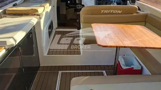 Cockpit TRITON 330